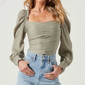 ASTR Puff Sleeve Square Neck Top